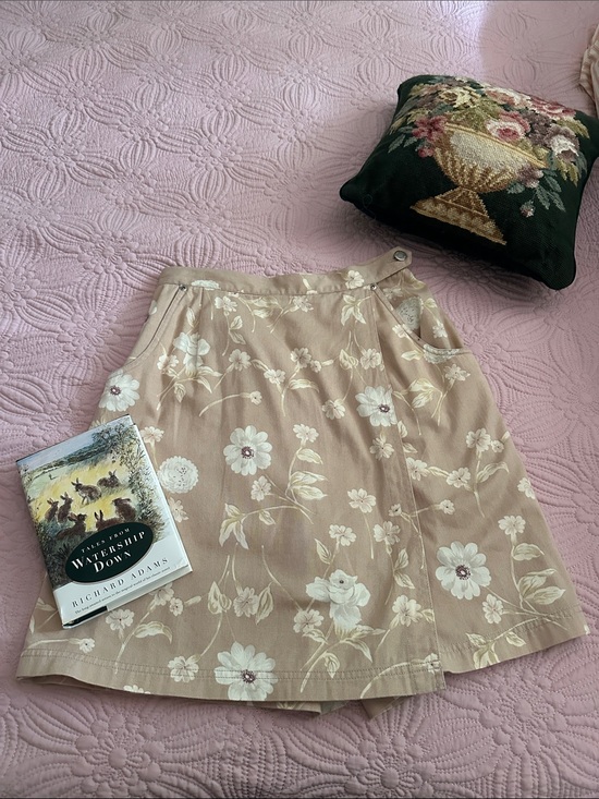 Susan Bristol Dresses & Skirts - Susan Bristol Beige Floral A-Line Skort, elastic waist, shorts, jorts, vintage
